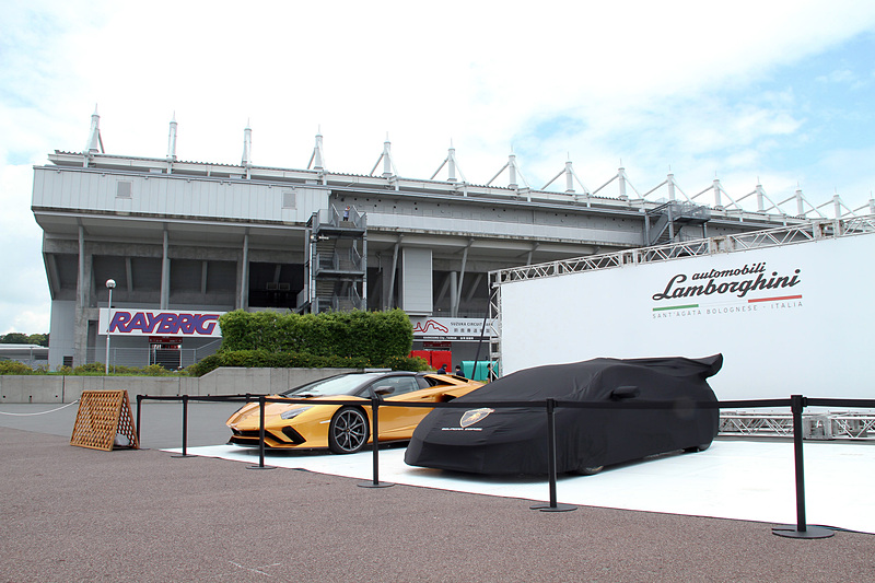 アンベールを待つウラカン スーパートロフェオ EVO 8th Edition of Super Trofeo Collection ASIA