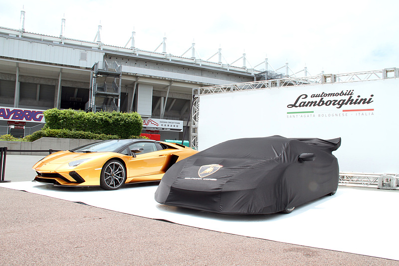 アンベールを待つウラカン スーパートロフェオ EVO 8th Edition of Super Trofeo Collection ASIA