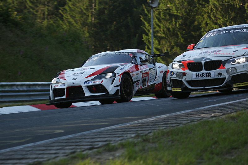 90号車 GRスープラ（佐々木雅弘/ウヴェ・クリーン/ヘルフィ・ダーネンス/モリゾウ組）も順調に走行