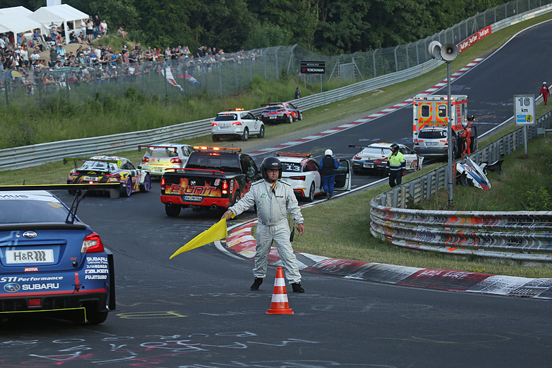 88号車 SUBARU WRX STI（山内英輝/井口卓人/ ティム・シュリック/ カルロ・ヴァンダム組）は無事通過