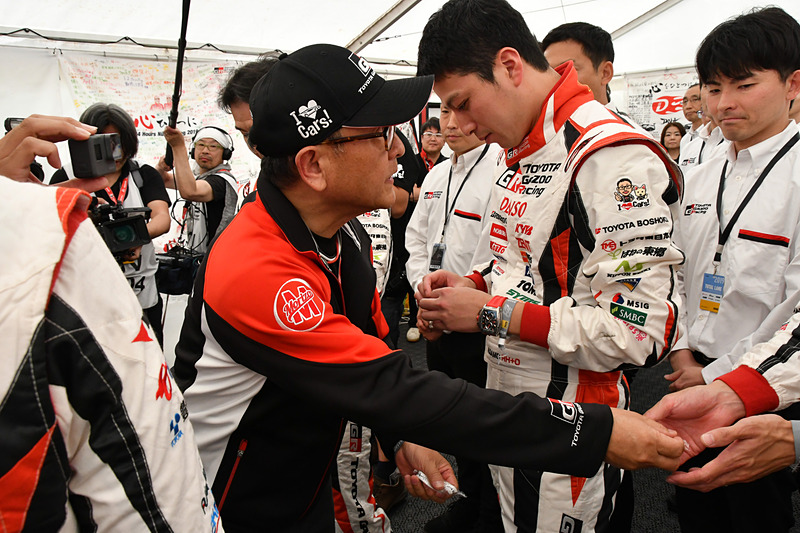 TOYOTA GAZOO Racing決起集会での一コマ。自身が選手でもあるため、最大限ドライバーを、そしてスタッフをリスペクトするチーム代表でもある