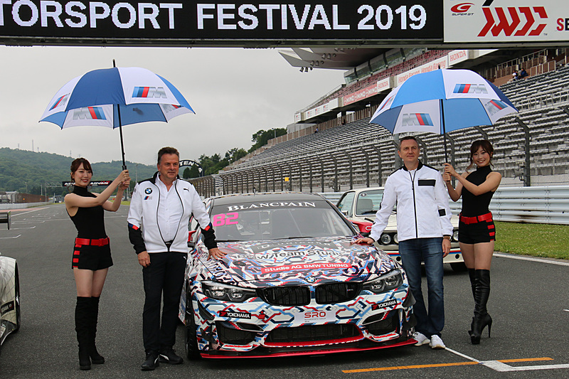 イベントのオープニングセレモニーであいさつしたBMW M Sales＆Marketing担当執行役員 ピーター・クィントス氏（左）とビー・エム・ダブリュー株式会社 代表取締役社長 ペーター・クロンシュナーブル氏（右）