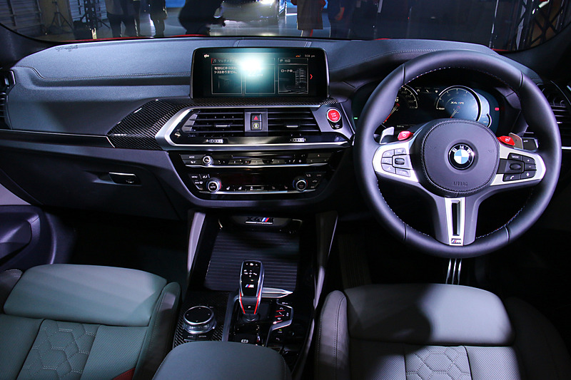 X4 M Competitionのインテリア。メーターパネルはX3 Mと同じくフルデジタルタイプ