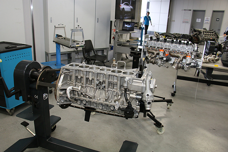 歴代Mモデルのエンジン展示も行なわれた