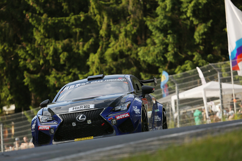 RACING PROJECT BANDOHの19号車 Lexus RC F GT3（ドミニク・ファーンバッファー/マルコ・ゼーフリート/吉本大樹/ミハエル・ティシュナー組）は総合42位
