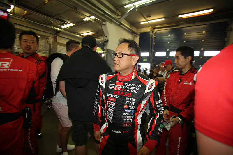 ニュル24時間レースの最終スティントドライバーとしてトヨタピットに登場したモリゾウ選手