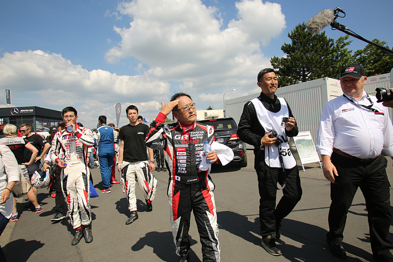 サマータイムの15時30分のため、日差しが厳しい