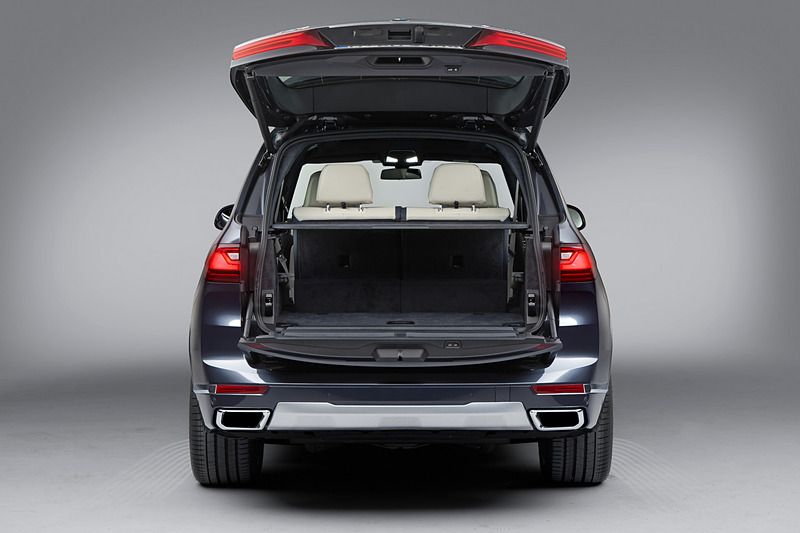 ラゲッジスペースはシートアレンジで拡大可能