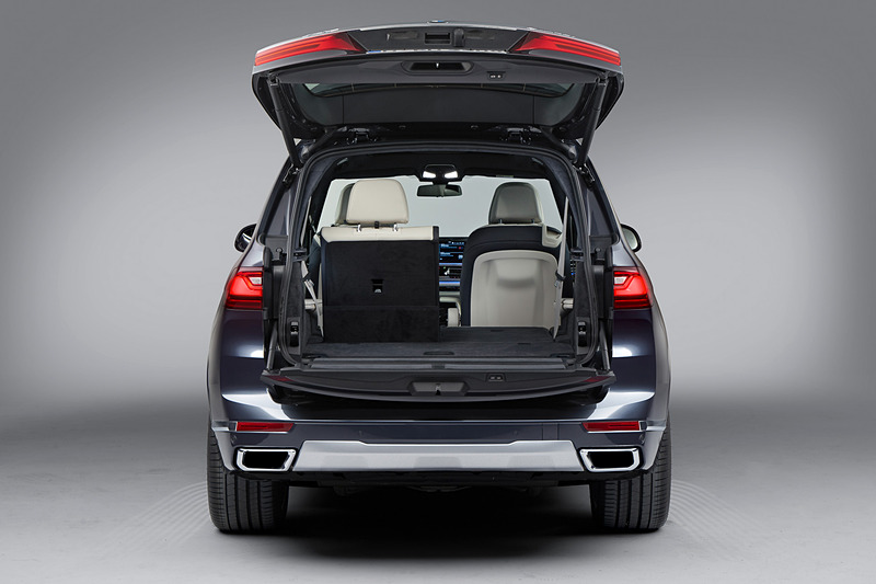 ラゲッジスペースはシートアレンジで拡大可能