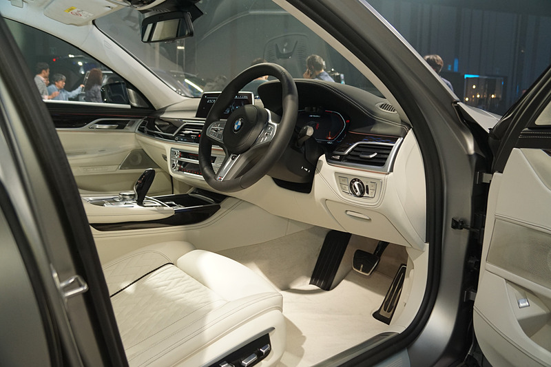 「M760Li xDrive」のディテール