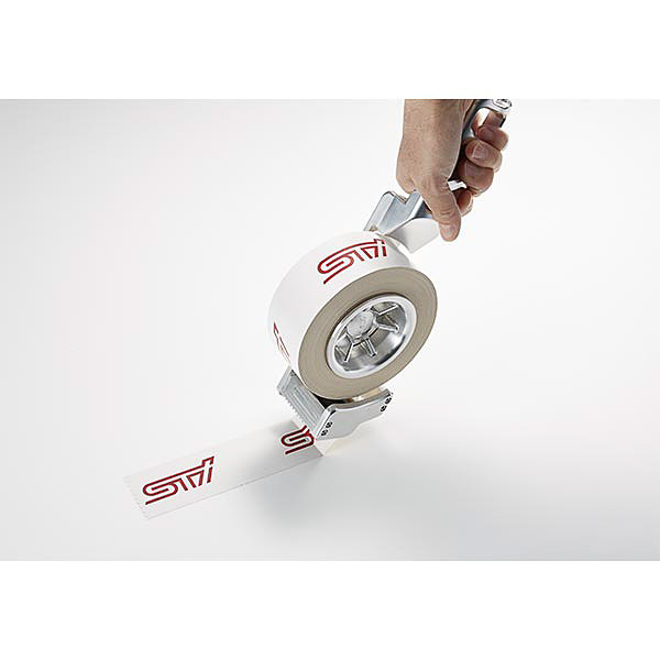 2018年のニュル24時間参戦を記念して作られた「STIガムテ」との組み合わせがオススメ