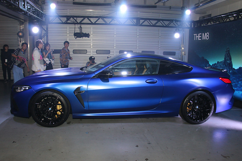 ボディサイズは4867×1907×1362mm（全長×全幅×全高）、ホイールベースは2827mm、車両重量は1885kg