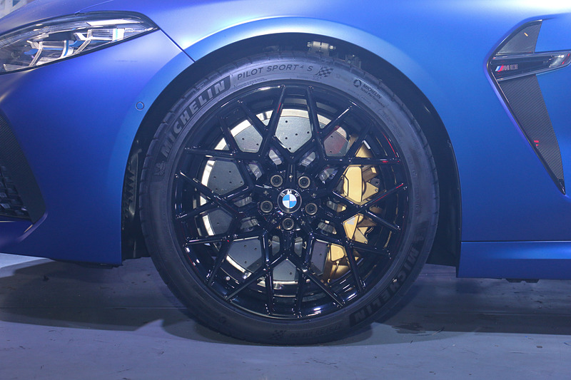 フロント275/35ZR20、リア285/35ZR20のミシュラン「PILOT SPORT 4 S」を装着