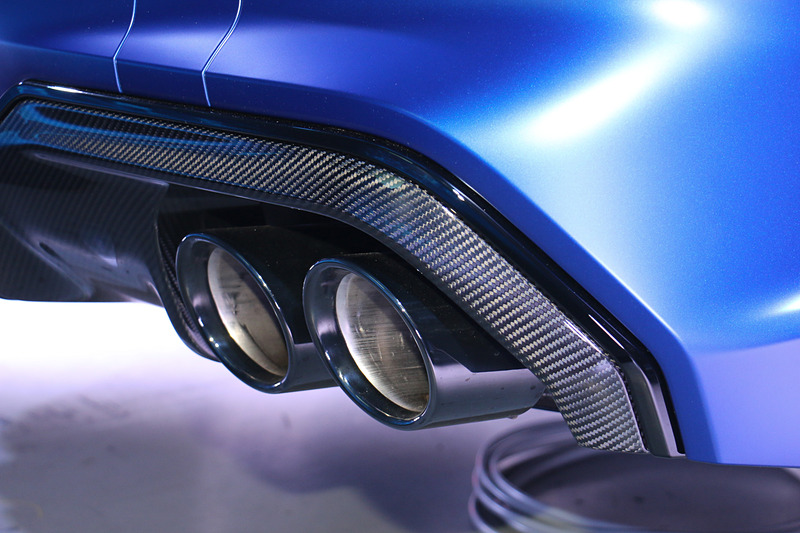 リアバンパー下側がディフューザー形状となり、エキゾーストエンドは2×2レイアウト