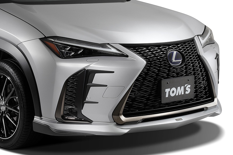 「フロントスポイラー」と「フロントバンパーガーニッシュ」