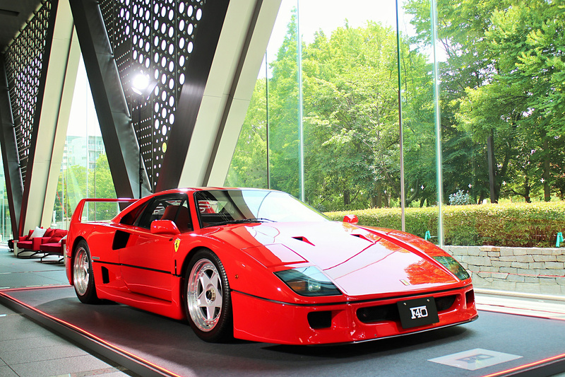 会場に展示された308 GTB（上段）とF40（下段）