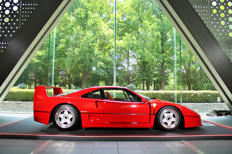 会場に展示された308 GTB（上段）とF40（下段）