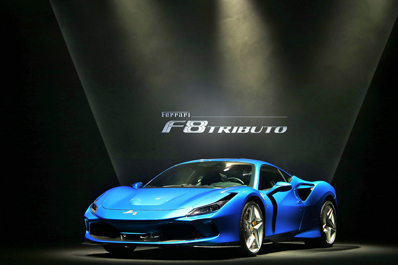 F8 トリブートのボディサイズは4611×1979×1206mm（全長×全幅×全高）。乾燥重量は1330kg