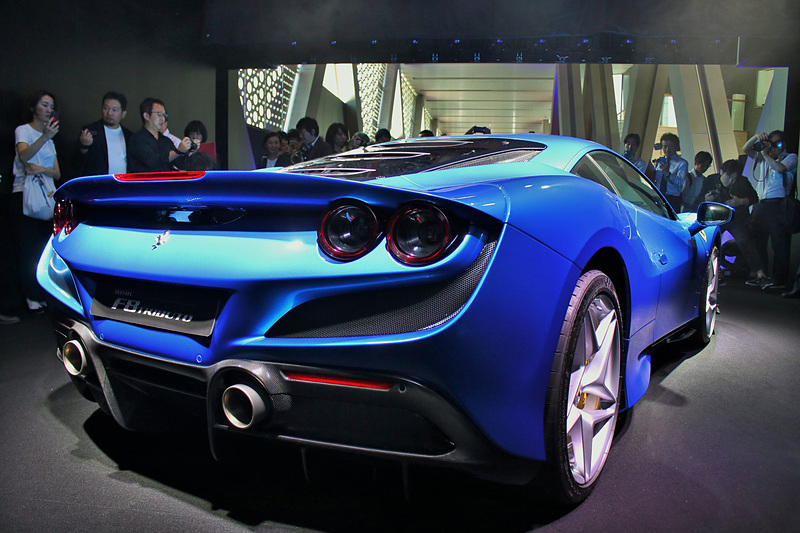 F8 トリブートのボディサイズは4611×1979×1206mm（全長×全幅×全高）。乾燥重量は1330kg