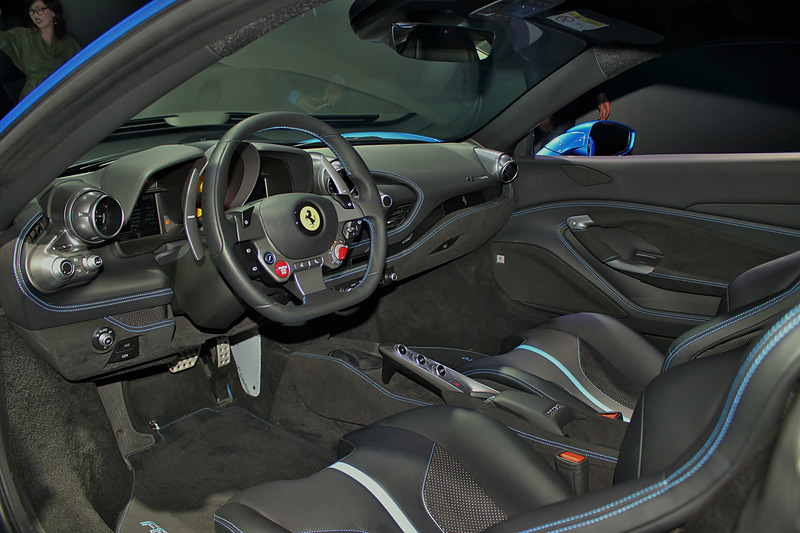 F8 トリブートのインテリア