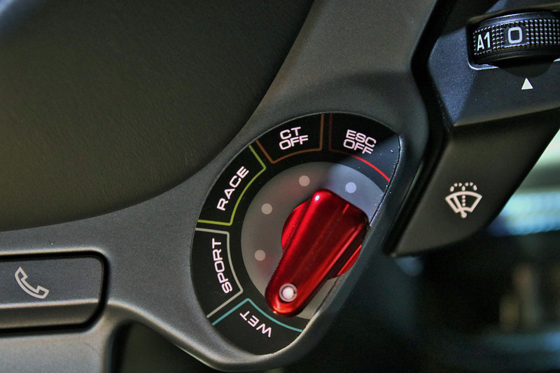 F8 トリブートのインテリア