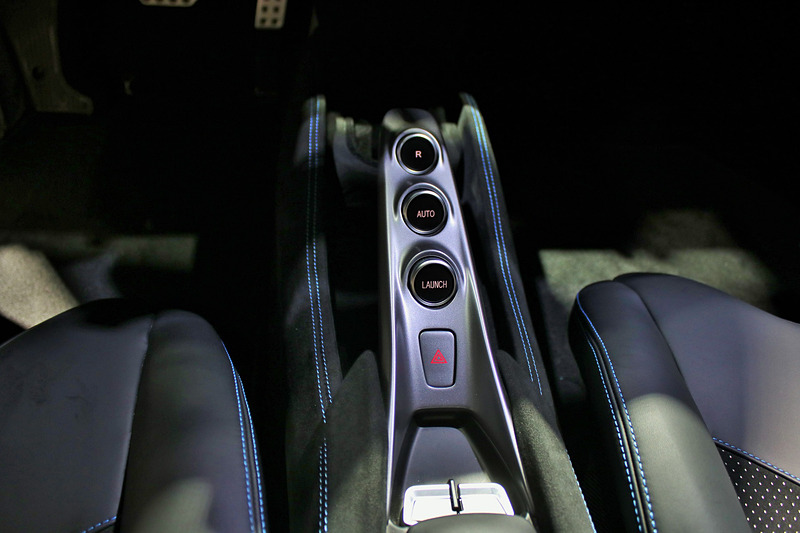 F8 トリブートのインテリア