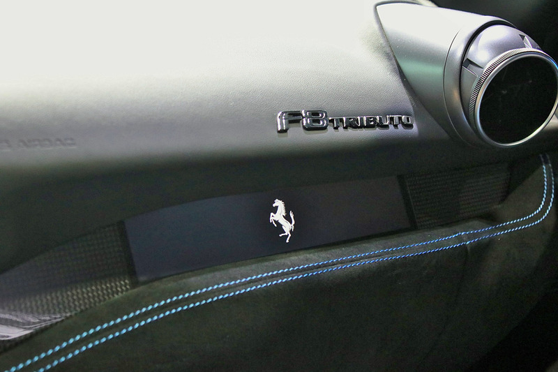 F8 トリブートのインテリア