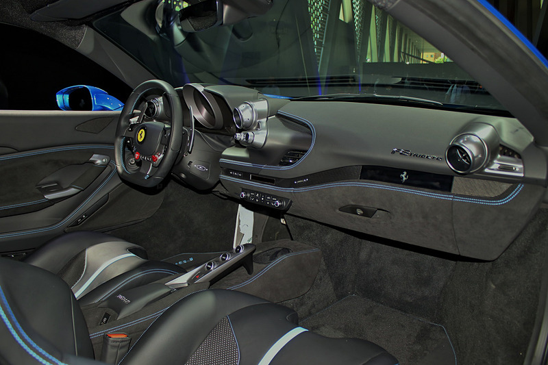 F8 トリブートのインテリア