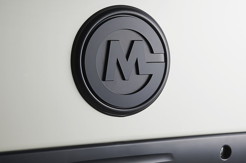 リアハッチにゴードン ミラーのオリジナルエンブレムを装着