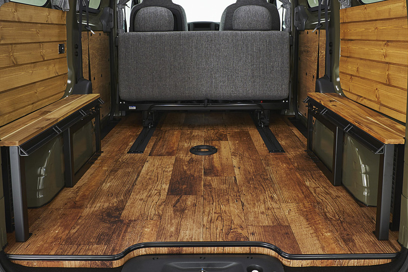 フロアもGMLVAN V-01同様の防水・防汚仕様