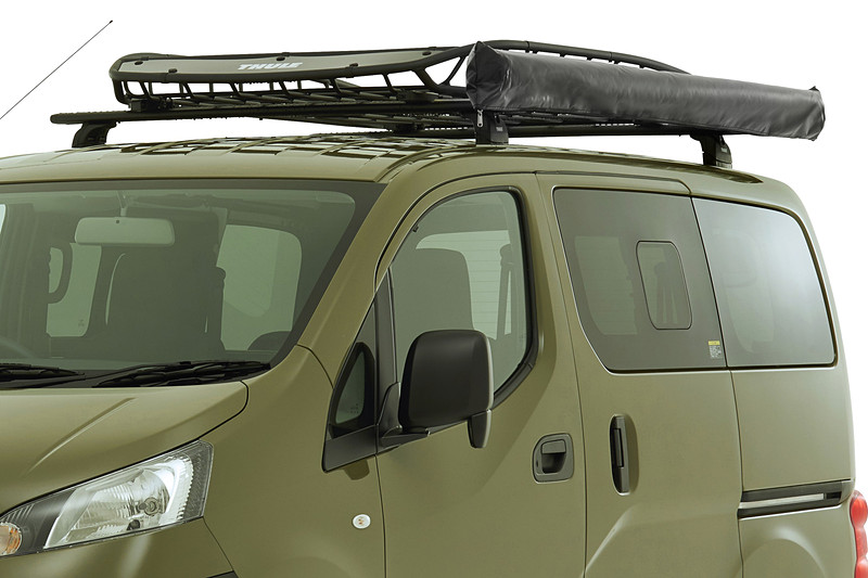 ルーフキャリアやサイドオーニング、シートカバーなどのオプションも用意