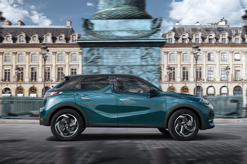 DS 3 クロスバックのボディサイズは4120×1790×1550mm（全長×全幅×全高）、ホイールベースは2560mm