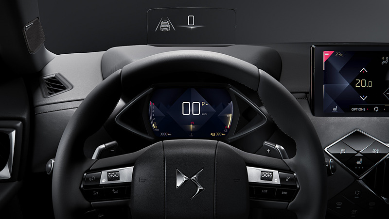 インテリアではブロンズカラーのファブリックをインストルメントパネルに採用。Grand Chicにはダイヤモンドステッチが印象的なバサルトブラックレザーシートを、So Chicにはインストルメントパネルと同様の色調であるブロンズファブリックシートがコーディネートされる