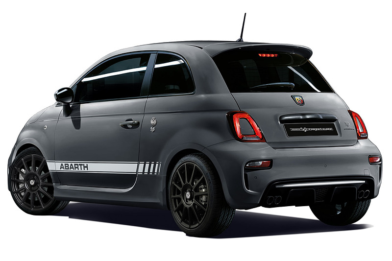 専用色のマットグレー「Grigio Opaco」にホワイトのアクセントが加わる