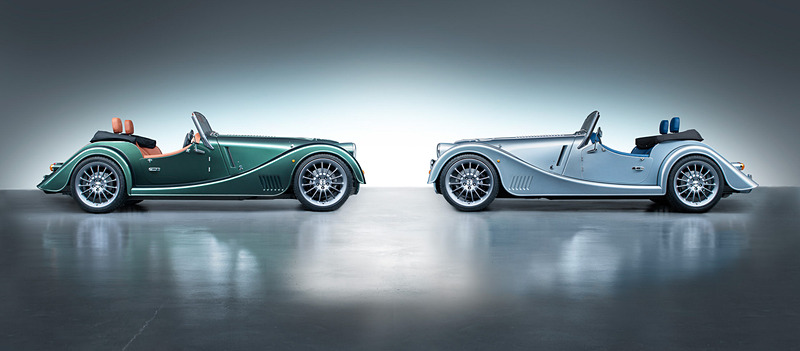 全車でアコーディオンタイプ幌の「イージーアップ Mohair フード」を採用し、一部グレードで脱着式の軽量コンポジットハードトップを装備