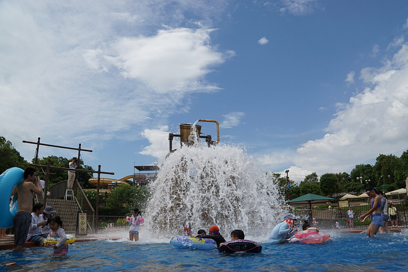 高さ5mの聖杯から一気に水が流れ落ちる「勇気の聖杯」