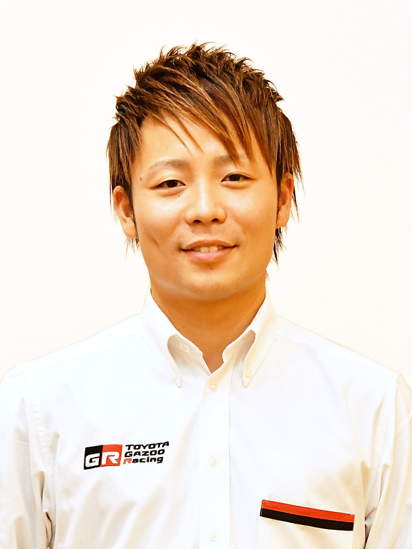 勝田貴元選手は1993年3月17日生まれの愛知県出身。12歳でカートデビューし、18歳でFCJ（フォーミュラチャレンジ・ジャパン）チャンピオン獲得。20歳でF3シリーズ2位、2014年からはF3に参戦するとともに、全日本ラリー選手権にも挑戦、第8戦でJNクラス初優勝。2017年のFIA世界ラリー選手権第7戦（イタリア）、WRC2クラス3位で初の表彰台に上り、2018年のFIA世界ラリー選手権第2戦（スウェーデン）でWRC2クラス初優勝を果たした。2019年はFIA世界ラリー選手権第6戦（チリ）WRC2クラスで優勝、ヤリスWRCで参戦したフィンランドラリー選手権では2戦2勝。（2019年6月時点）