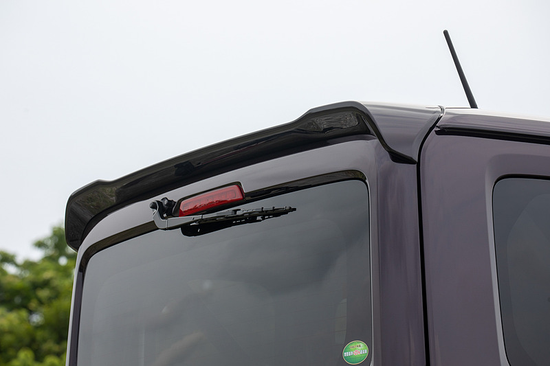 +STYLE COOLにはテールゲートスポイラーがつく。ワイパーは+STYLE FUNと同じくウインド上から拭くタイプ