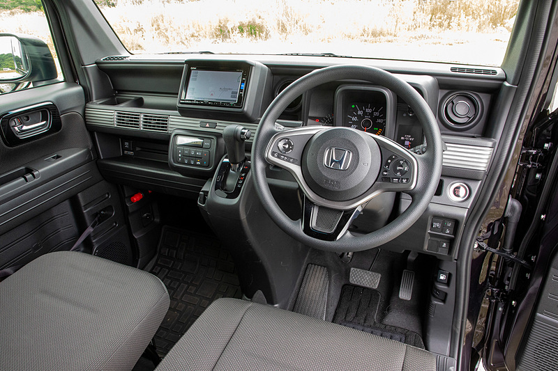 インテリアは+STYLE FUNと一緒。インテリアカラーも同じなので、ふだんN-VANに乗っている筆者では、うっかりこれが借りているクルマということを忘れるくらい同じ