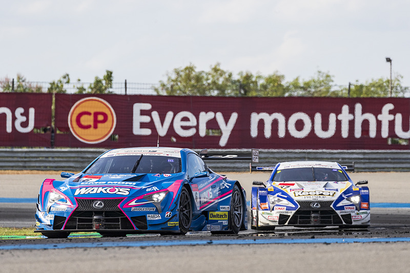 GT500クラスで優勝した6号車 WAKO'S 4CR LC500（大嶋和也/山下健太組、BS）と2位の37号車 KeePer TOM'S LC500（平川亮/ニック・キャシディ組、BS）