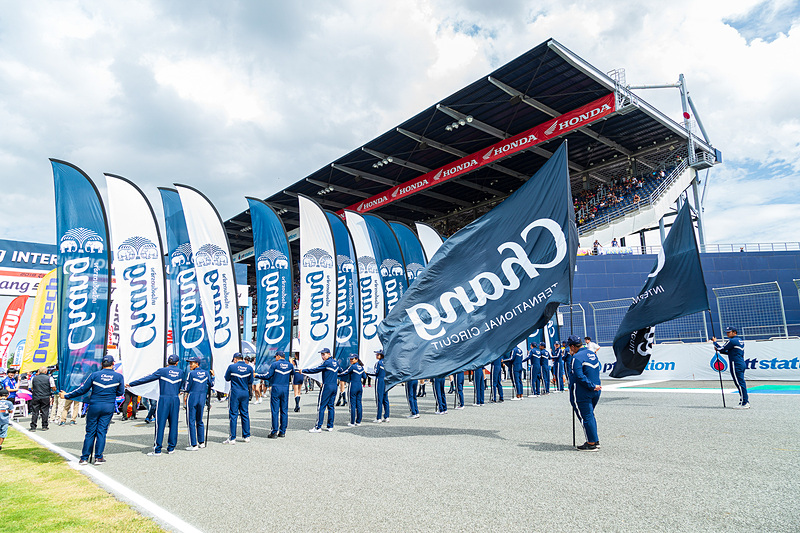 スターティンググリッド