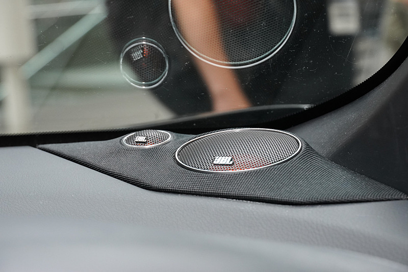 スピーカーシステムは「STADIUM GTO」シリーズ