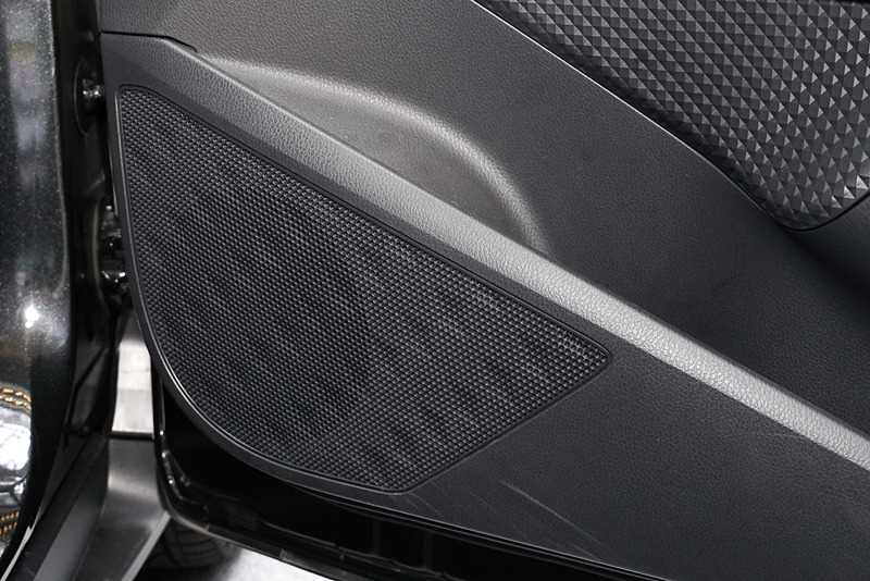 フロントのウーファー「GTO 600C」