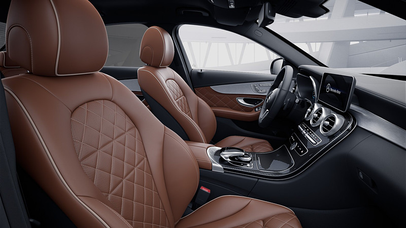 「AMGラインインテリア」などを特別装備