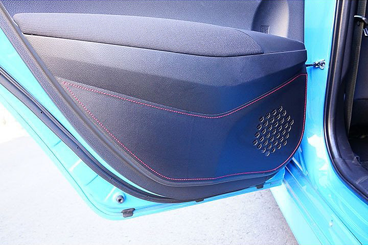 カローラ スポーツ用は前後2枚×左右の4ピースセット