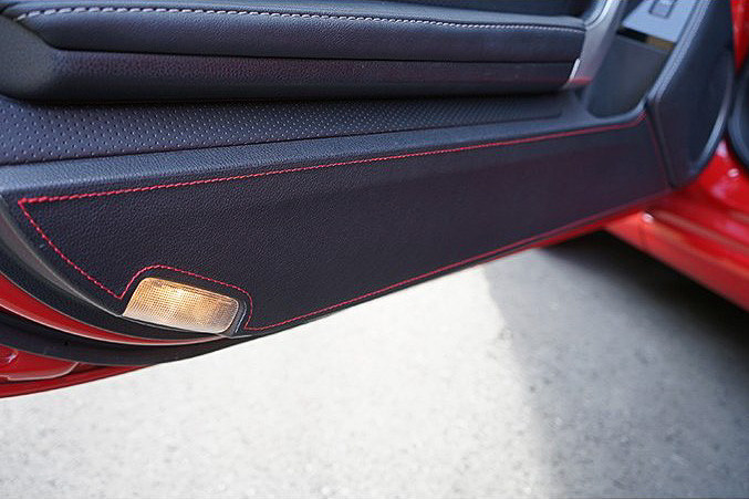 2ドアの86用は左右2ピースセットとなる