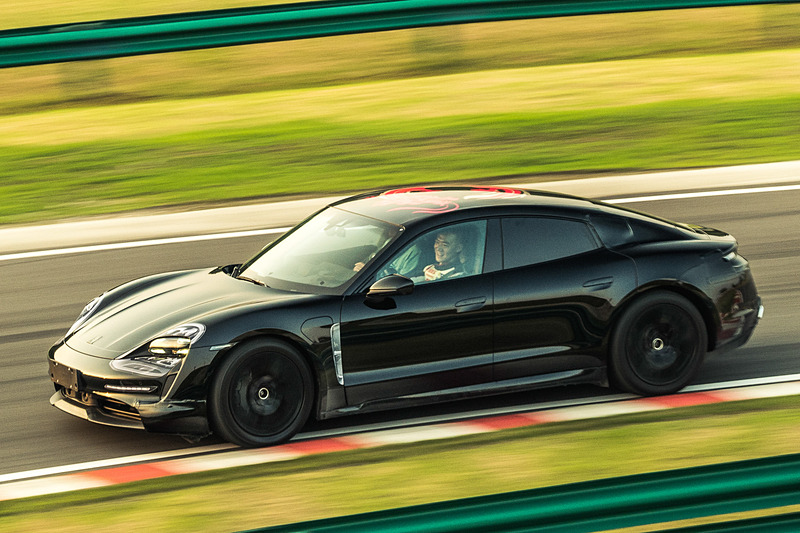 中国籍のビジネスマンでレーシングドライバーのリー・チャオ氏