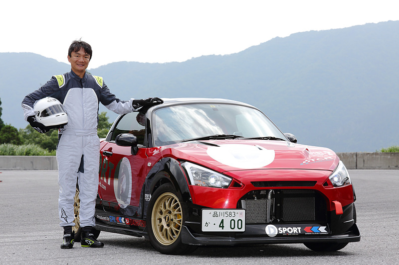 岡本幸一郎が最新のレーシングスーツを着て驚いた!!