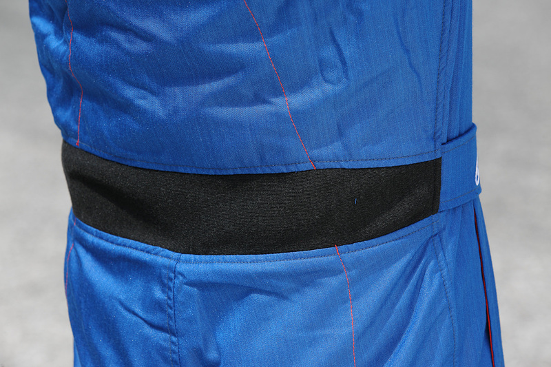 腰の部分にもストレッチ素材。ちなみにストレッチ素材の部分ももちろん耐火素材