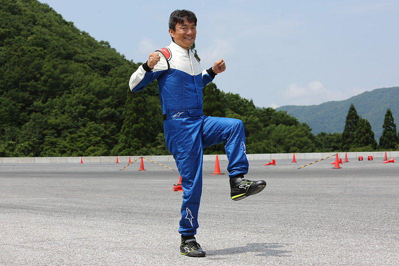 肩を回したり膝を曲げたりしても動きやすい